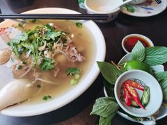 -大头虾越式风味餐厅(光明广场店)