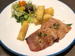 西贡炭烧烤猪颈肉配菠萝-美奈小馆·越南料理(中航城君尚购物中心店)