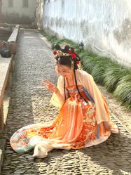 -一揽芳华汉服旗袍体验馆(拙政园店)