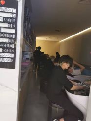 -罗亚帝造型·烫发染发