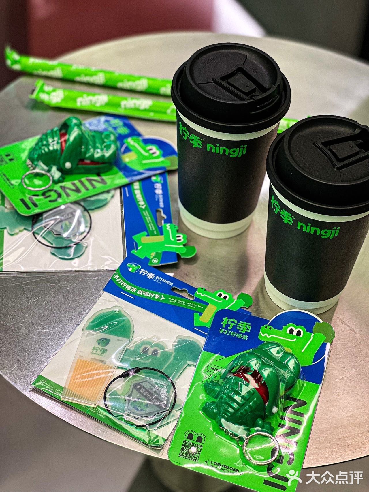 秋天养生达人必备🥤！喝轻奶茶还有小鳄鱼🉐️