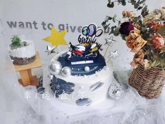 8寸摩托车蛋糕-幸运盒子网红蛋糕房(民族路店)