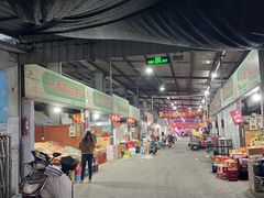 -上海龙吴水胜海发市场