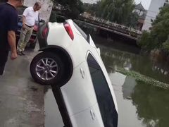 -佬钱湾仔(衣裳街店)