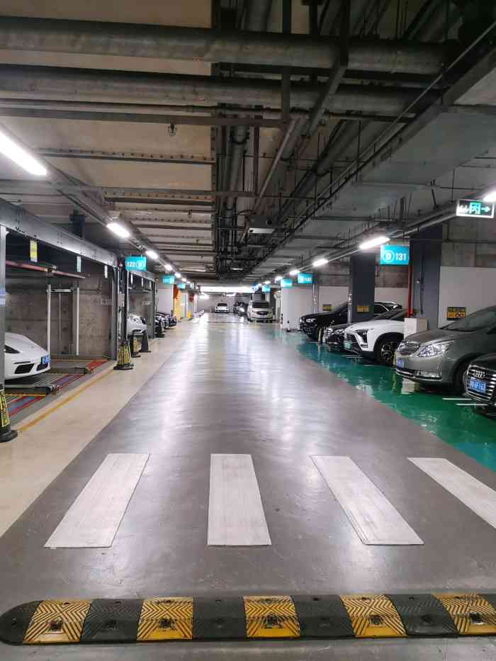 环球金融中心停车场