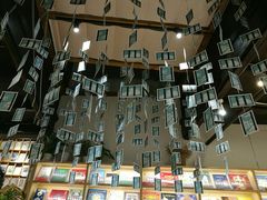 -猫的天空之城概念书店(杭州南宋御街店)