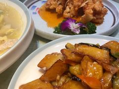 地三鲜-东北哈尔滨酱骨头馆房掌柜铁锅炖