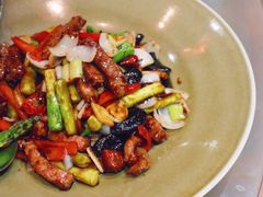 芦笋黑蒜澳洲七级和牛-君悦酒店·1881·北京烤鸭