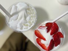 草莓冰淇淋-喜茶(北京华贸购物中心店)