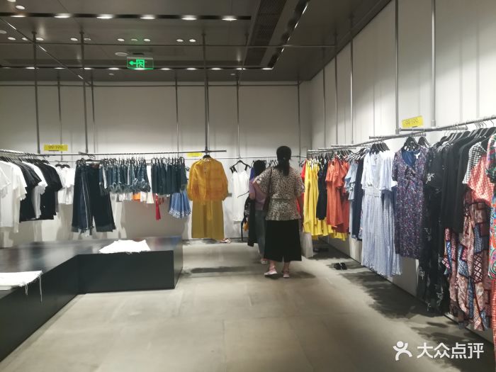 urbanrevivo(汇一城店)店内环境图片 第19张