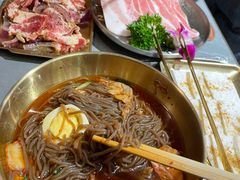 -围炉肉舍•炭烤活鳗•丹东海鲜烤肉(步行街店)