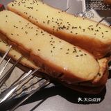 烤羊腿 这家店非常的好找,远远就能看见他家的招牌