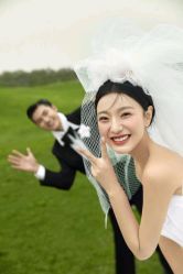 -喜爱高定婚纱摄影