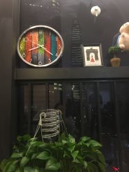 店就在地王大厦和京基一百的后面，环境干净清新，很舒服-星野形象