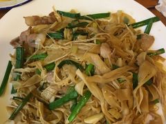 -闯关东东北农家菜(崂山石老人店)
