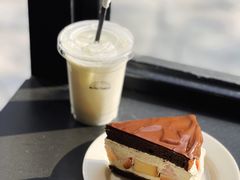 奶酪布丁巧克力草莓奶油蛋糕-black rainbow coffee
