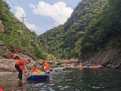 -安吉龙王山峡谷漂流