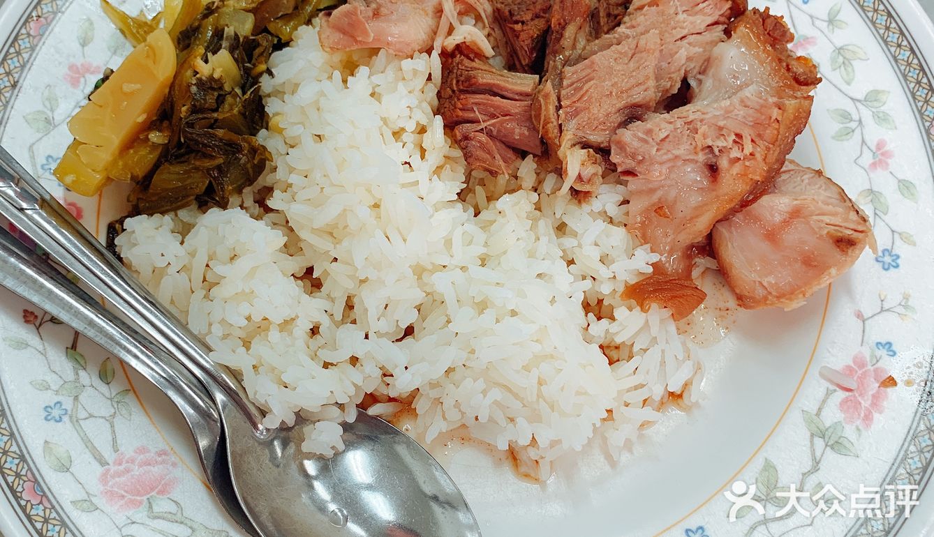 我试着加点醋来提味，结果我觉得应该加辣椒水更好
