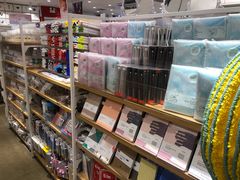 -名创优品(北京新中关购物中心地铁层店)