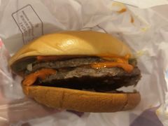 奶丝辣双层吉士汉堡-麦当劳(皇岗路店)