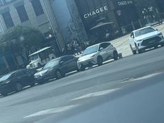 -王府井奥莱临潼小镇(临潼店)