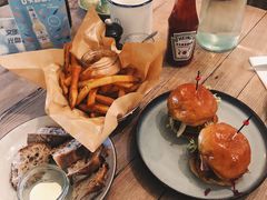 手撕猪肉汉堡-RAC BAR(安福路店)