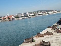 -多瑙河畔鞋履雕塑