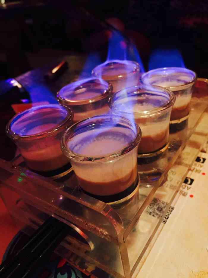 ellens西餐酒吧(陕西南路店)-"在巴黎春天边上一个小楼上,非常不起眼