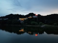-披云山庄