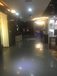 -现代经典婚纱摄影