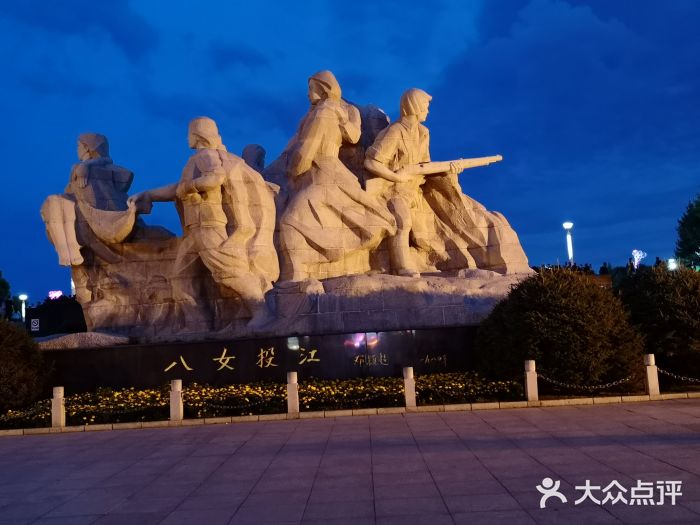 八女投江烈士群雕图片