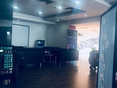 -上海星瀚奔驰4S店(红柳路店)