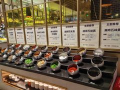 自助调料区-钱小奴海鲜自助黑金店(杭州滨江龙湖店)