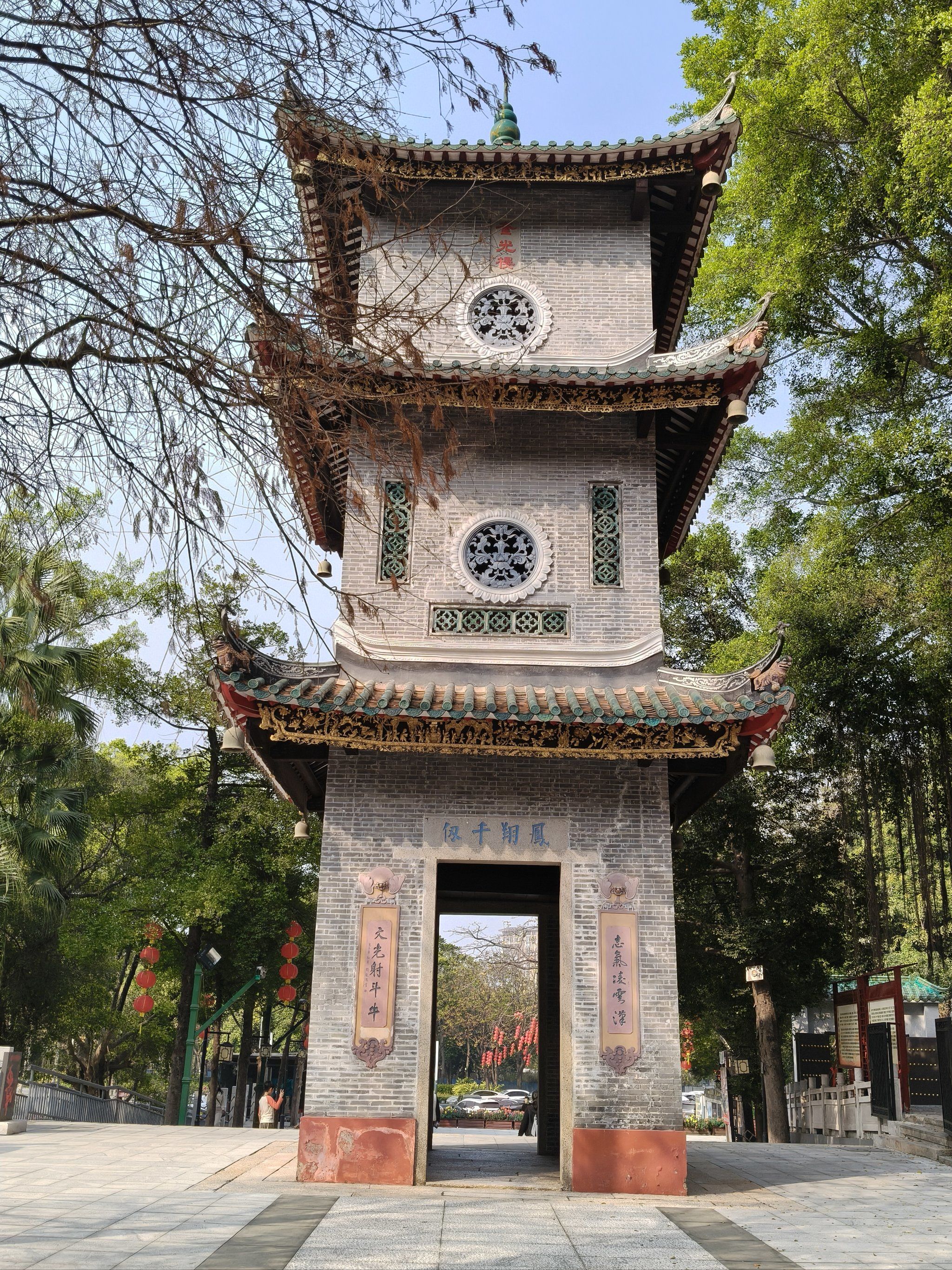 西樵山旅游景区现在建设得非常好,里面的景