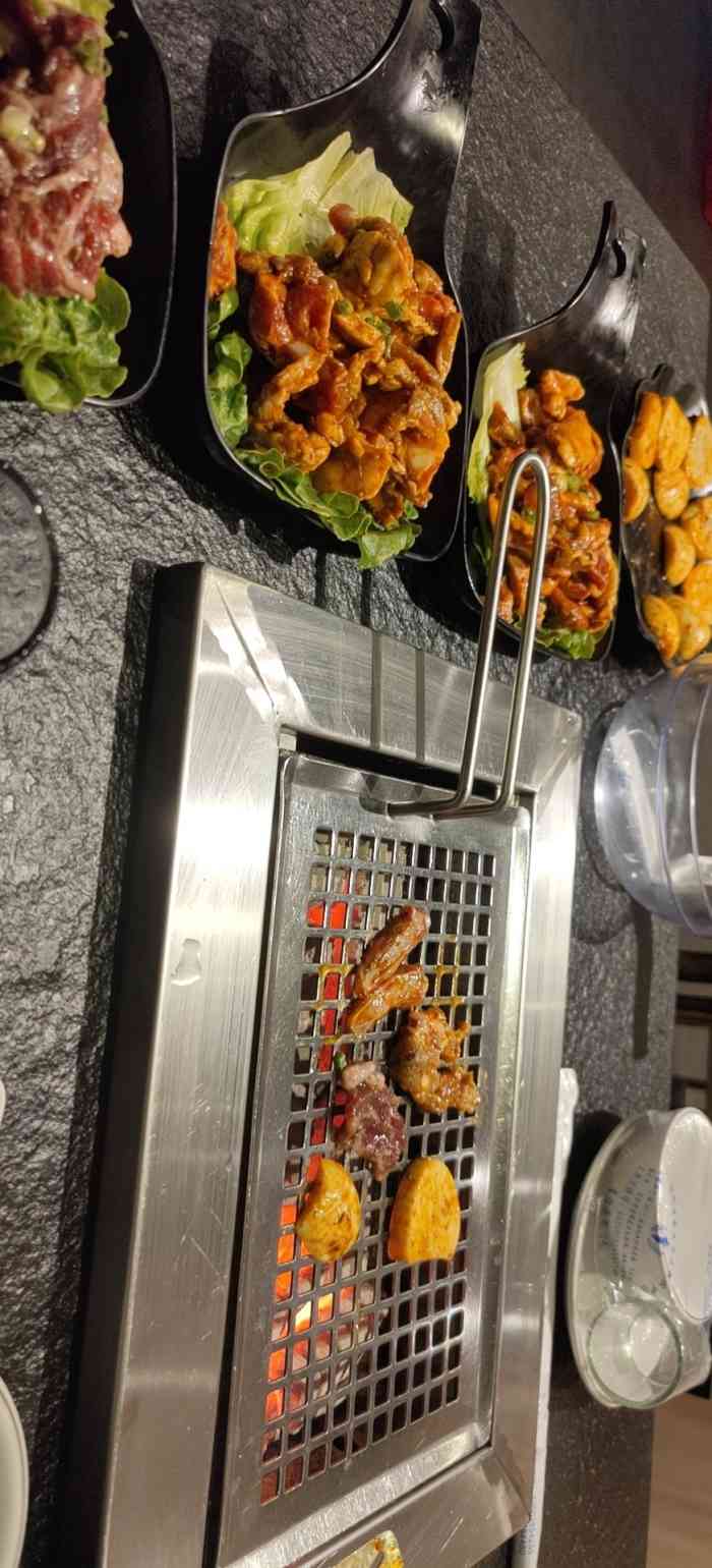 黄牌金爱烤肉·鸡西刀削面(车公庙店)-"[调皮]这家烤肉店位于福田