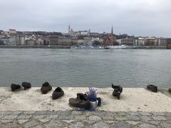 -多瑙河畔鞋履雕塑