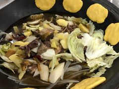 -粘豆包柴火铁锅炖