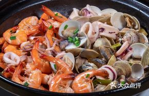 Stewed Seafood in Clay Pot