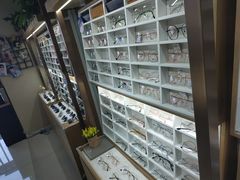 -视野联行眼镜·蔡司授权店(长白万象汇店)