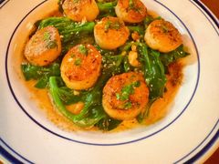 煎带子配黄油菠菜-羽深肉铺 Steak & Wine