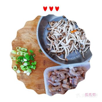 美味好喝的香菇粉丝大虾汤