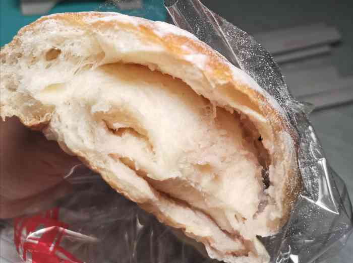 石皮面包铺(南通大学店)-"[薄荷]环境:小北街新开业的面包房,感.