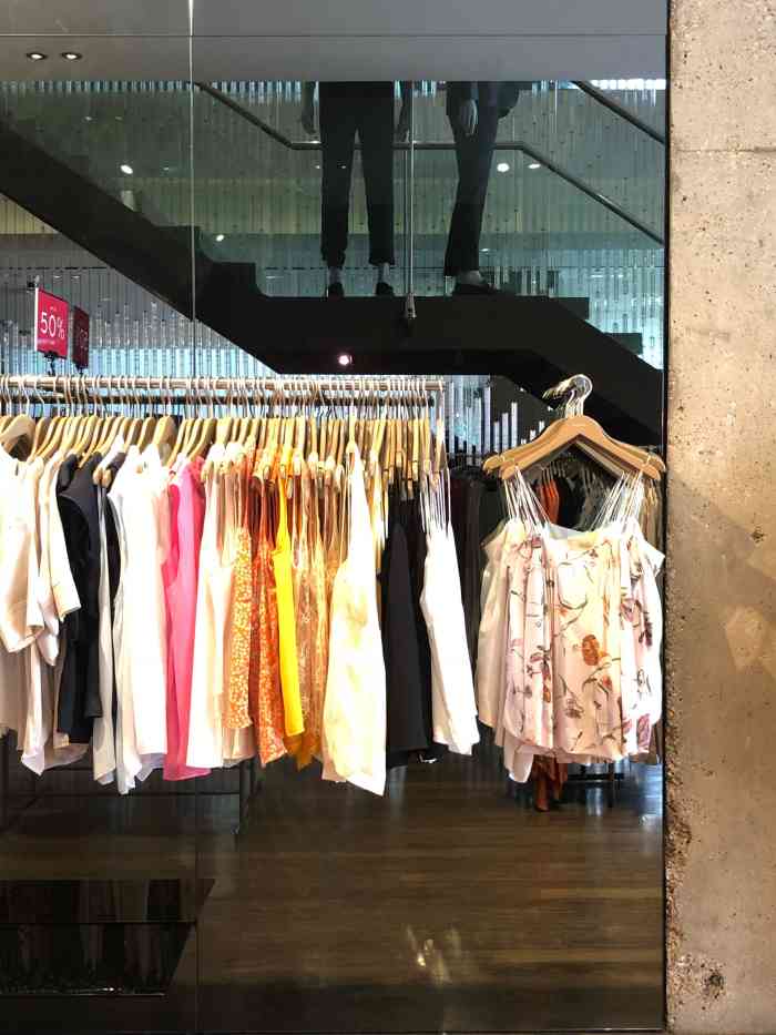 reiss(brompton road)-"reiss这个牌子在中国还不是特别火 但.