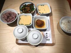 -老乡鸡(上海白玉兰广场店)