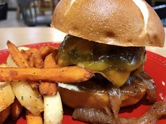 27&nbsp;牛肉汉堡-HELLO 27 意面·沙拉·帕尼尼