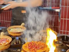 -有红鸡毛店·砂锅菜(抚琴夜市店)