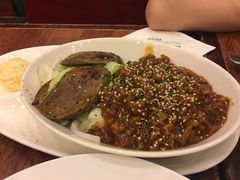 牛舌配黑椒牛肉粒饭-玛格萝妮比萨屋(四平店)