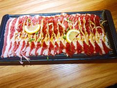 柠檬香草黑椒牛五花-小米烤肉-泥炉炭烤(常营店)