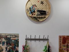 用餐区-粘豆包柴火铁锅炖