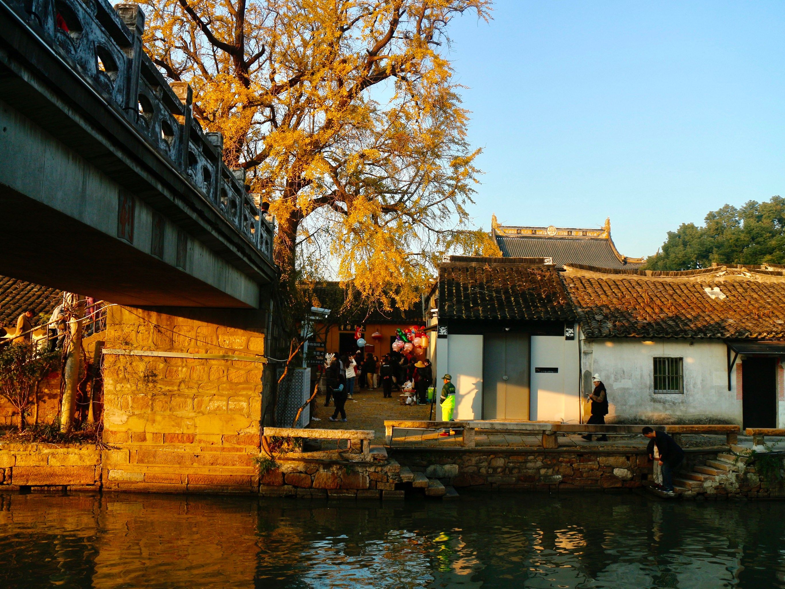 秋冬斜阳下的太平禅寺